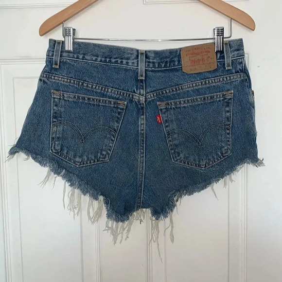 Levi’s 550 Classic Relaxed Destroyed Denim Shorts - Picture 2 of 5